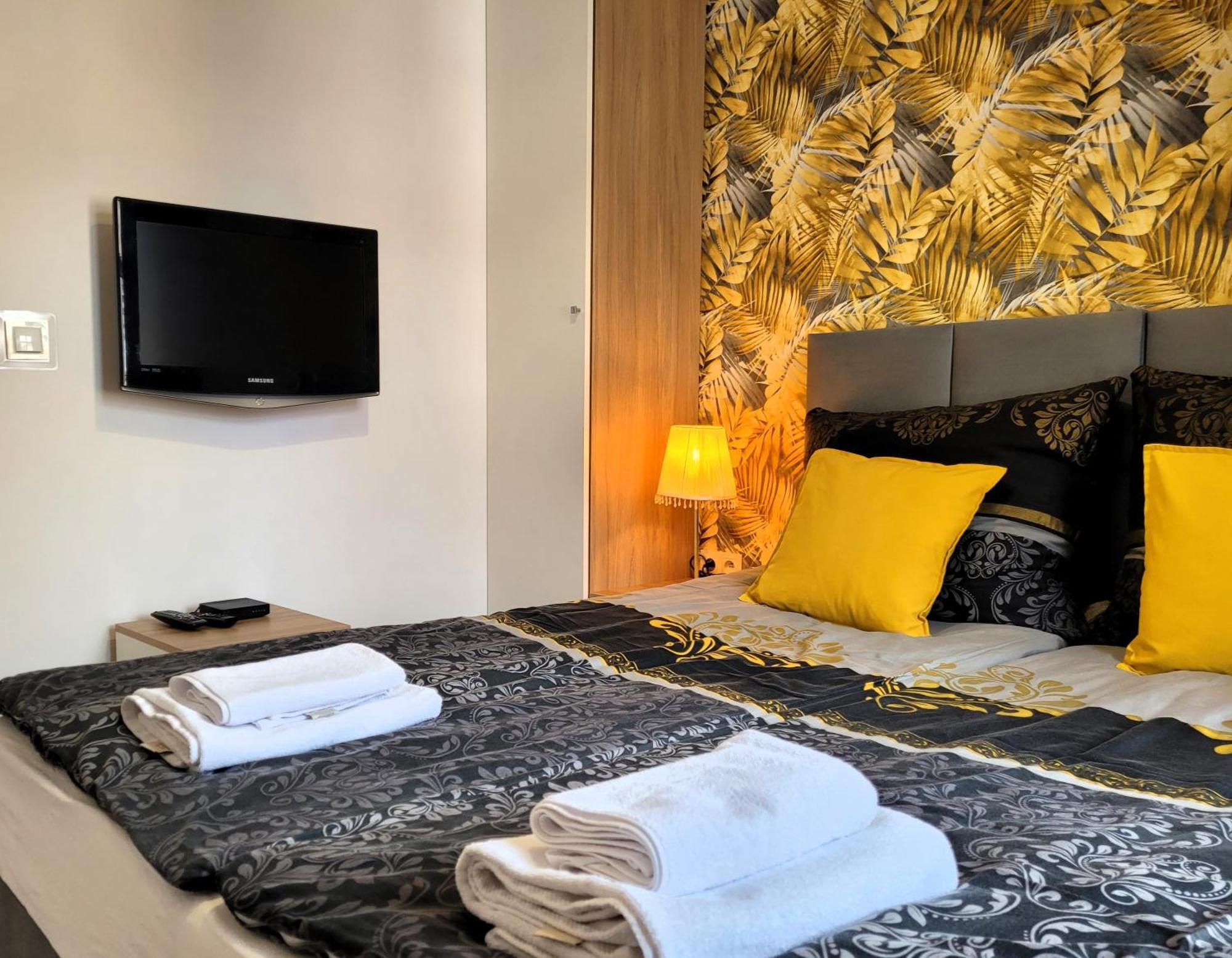 Apartament Przy Placu Piastowskim Еленя-Гура Экстерьер фото